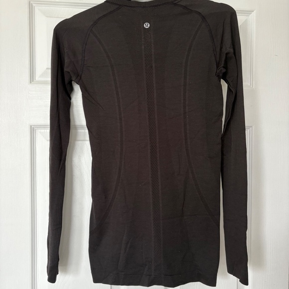 lululemon Swiftly Tech Long Sleeve, women’s 6 - Picture 2 of 2